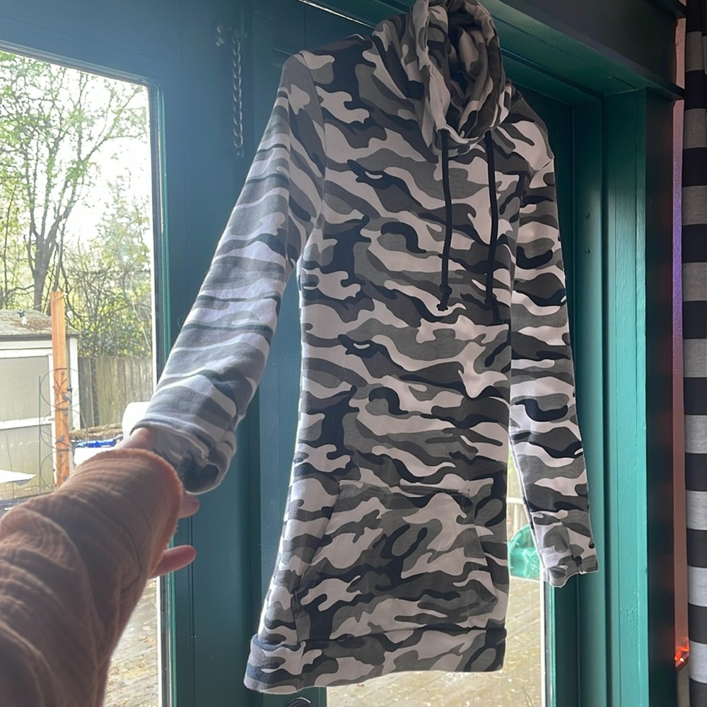 Lillie and Lottie cowl neck sweatshirt size small